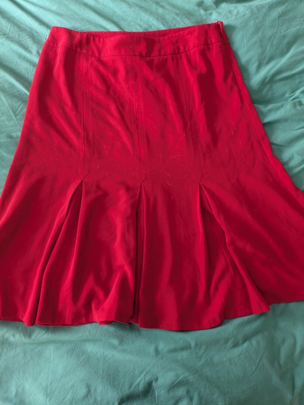 Retro Red Flared Skirt - Classic A-Line With Pleats And Drop Waist